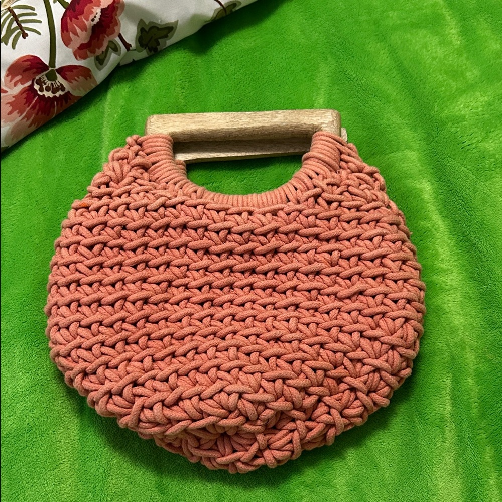 Coral Knit Bag with Wooden Handle